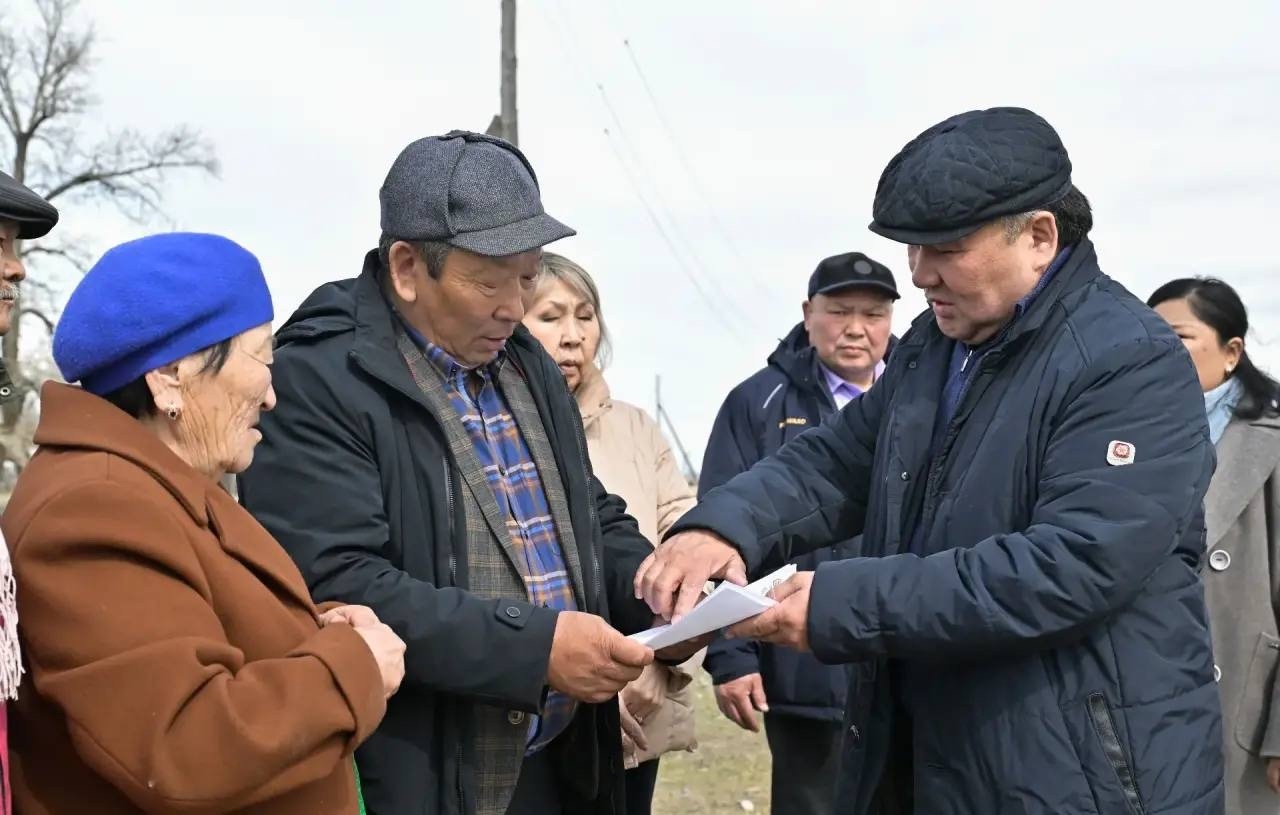 В рамках поездки в Сут-Хольский район посетил село Алдан-Маадыр