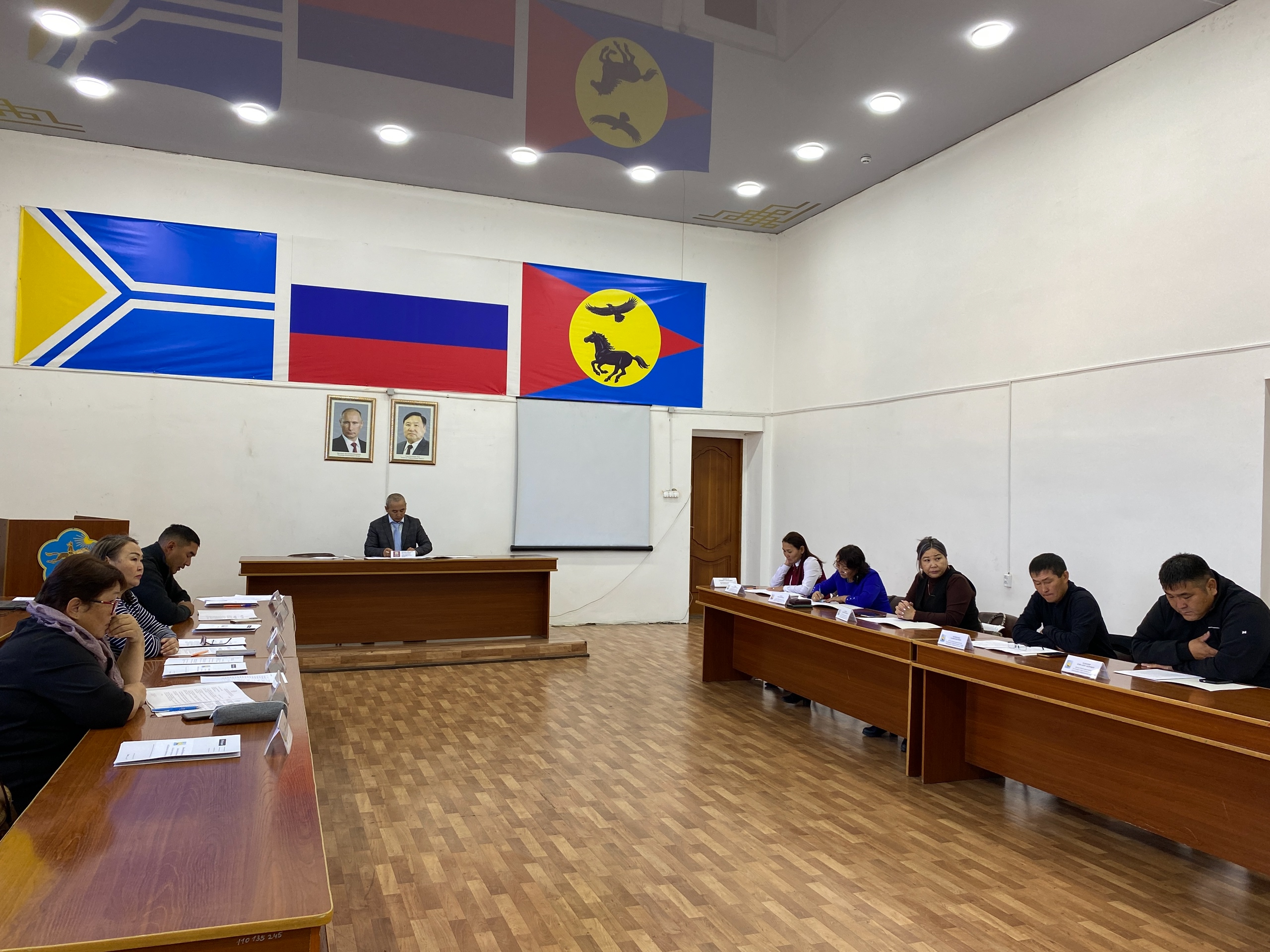 Вчера состоялась очереднаясессия депутатов Хурала представителей Тес-Хемского кожууна