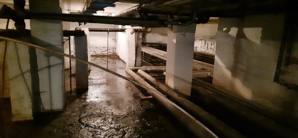 По обращению одной из собственников дома 28, по ул. Калинина, города Кызыла проведена выездная проверка в отношении ООО УК ЖЭУ «Центр». Доводы, указанные в обращении заявителя, подтвердились, в подвальном помещении первого подъезда многоквартирного дома о По обращению одной из собственников дома 28, по ул. Калинина, города Кызыла проведена выездная проверка в отношении ООО УК ЖЭУ «Центр». Доводы, указанные в обращении заявителя, подтвердились, в подвальном помещении первого подъезда многоквартирного дома о