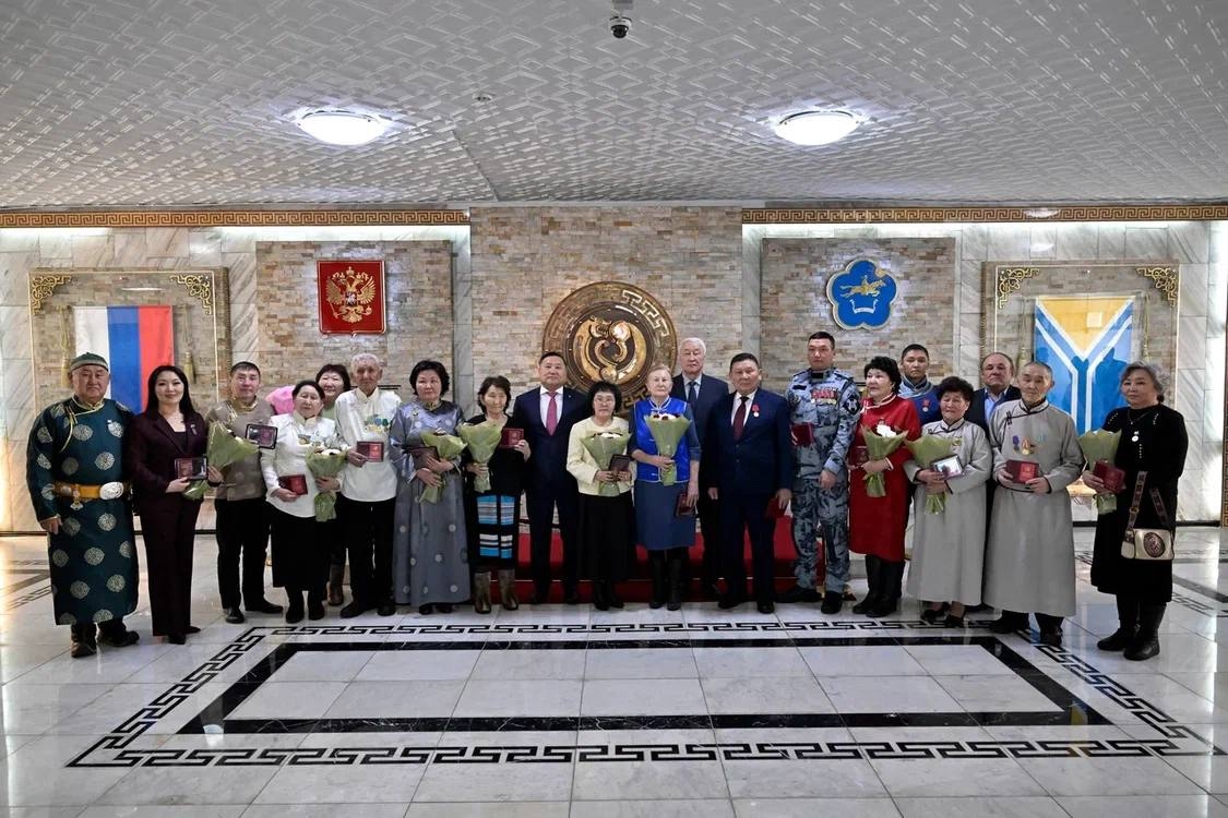 В эти светлые дни Белого месяца мы чествуем тех, кто своим трудом и талантом строит будущее нашей родной Тувы
