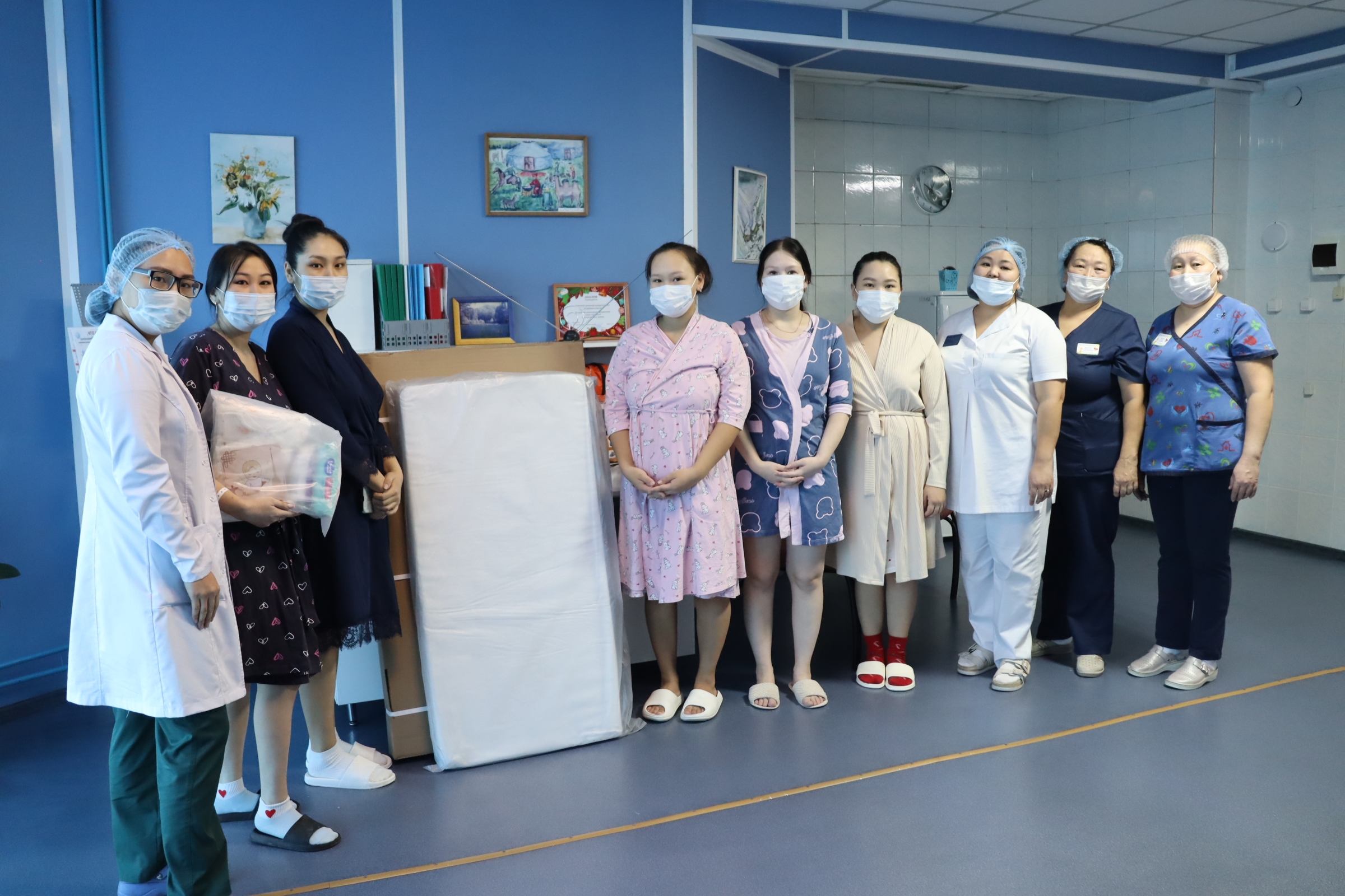 Более 1200 семей Тувы получили губернаторские наборы для новорожденных в 2025 году