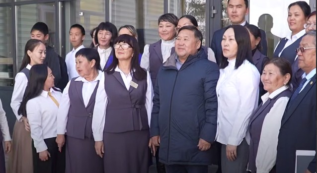 Глава Тувы посетил образовательные объекты Эрзинского и Тес-Хемского районов Глава Тувы посетил образовательные объекты Эрзинского и Тес-Хемского районов