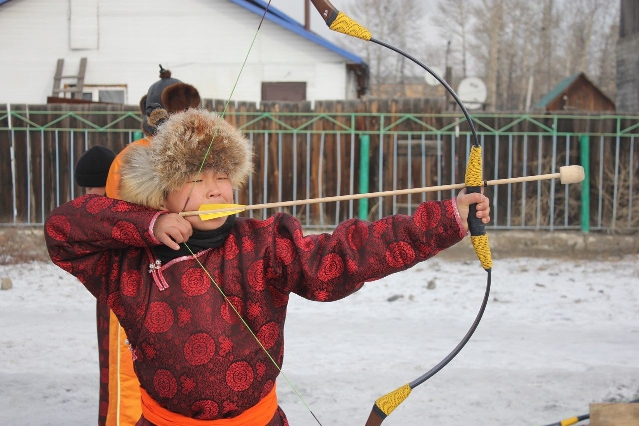 Школачылар баг адарынга, кажык-биле аът чарыштырарынга мөөрейлешкен
