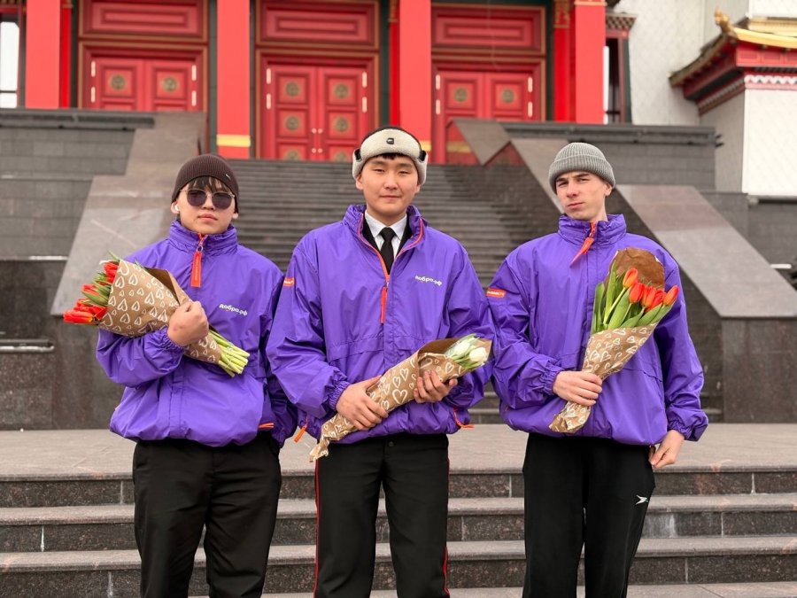 "Добрые сердца Тувы" поздравили женщин республики с праздником 8 марта