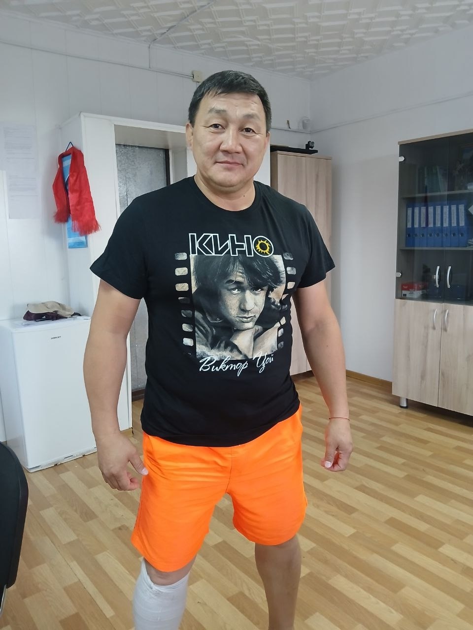 Футболка прямо из Питера в честь памяти легендарного, неповторимого, культового кумира молодежи 80-90-х годов Виктора Цоя