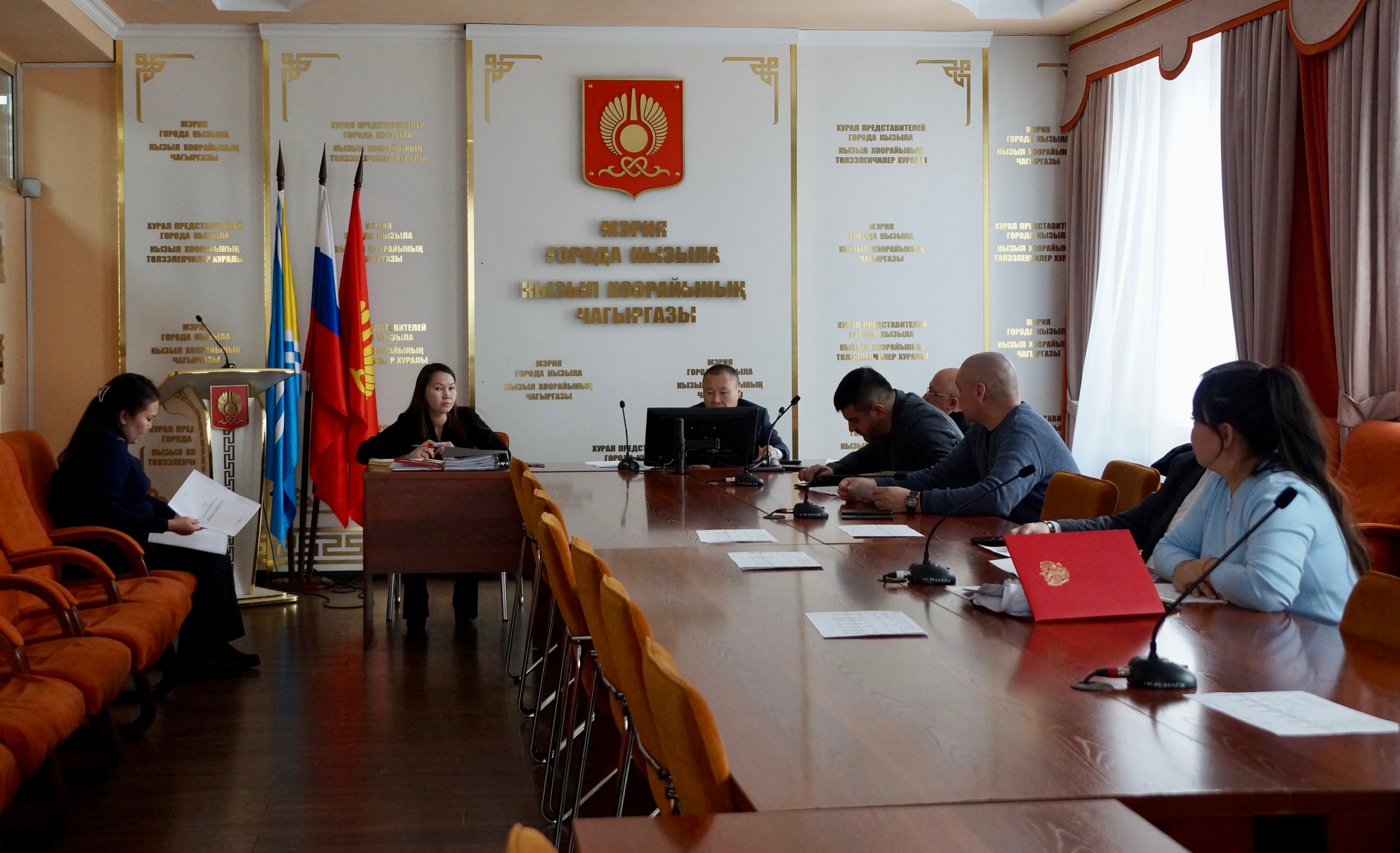 Под председательством заместителя Председателя Хурала представителей города Кызыла Аяса Лопсана состоялось заседание Комиссии по проведению и подготовке публичных слушаний по вопросам градостроительной деятельности городского округа город Кызыл