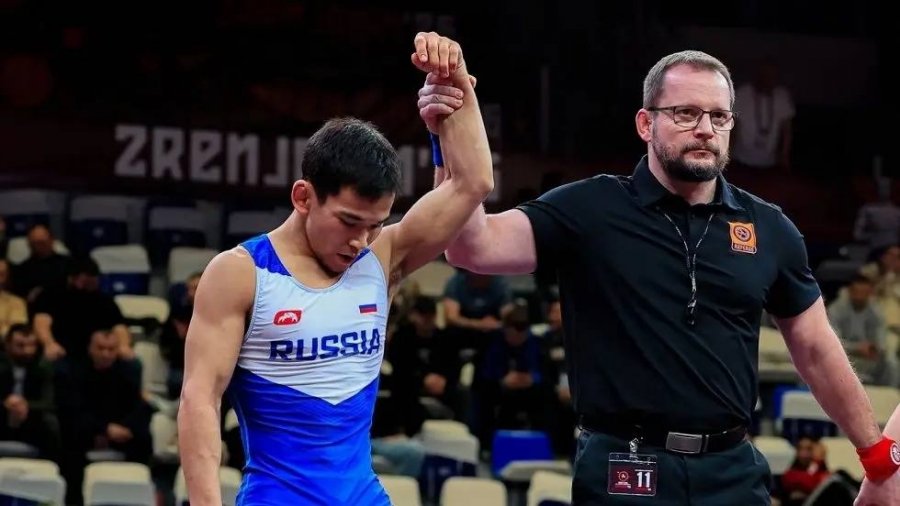 Тувинский борец Аяндай Ондар выиграл золото молодежного Первенства Европы по вольной борьбе
