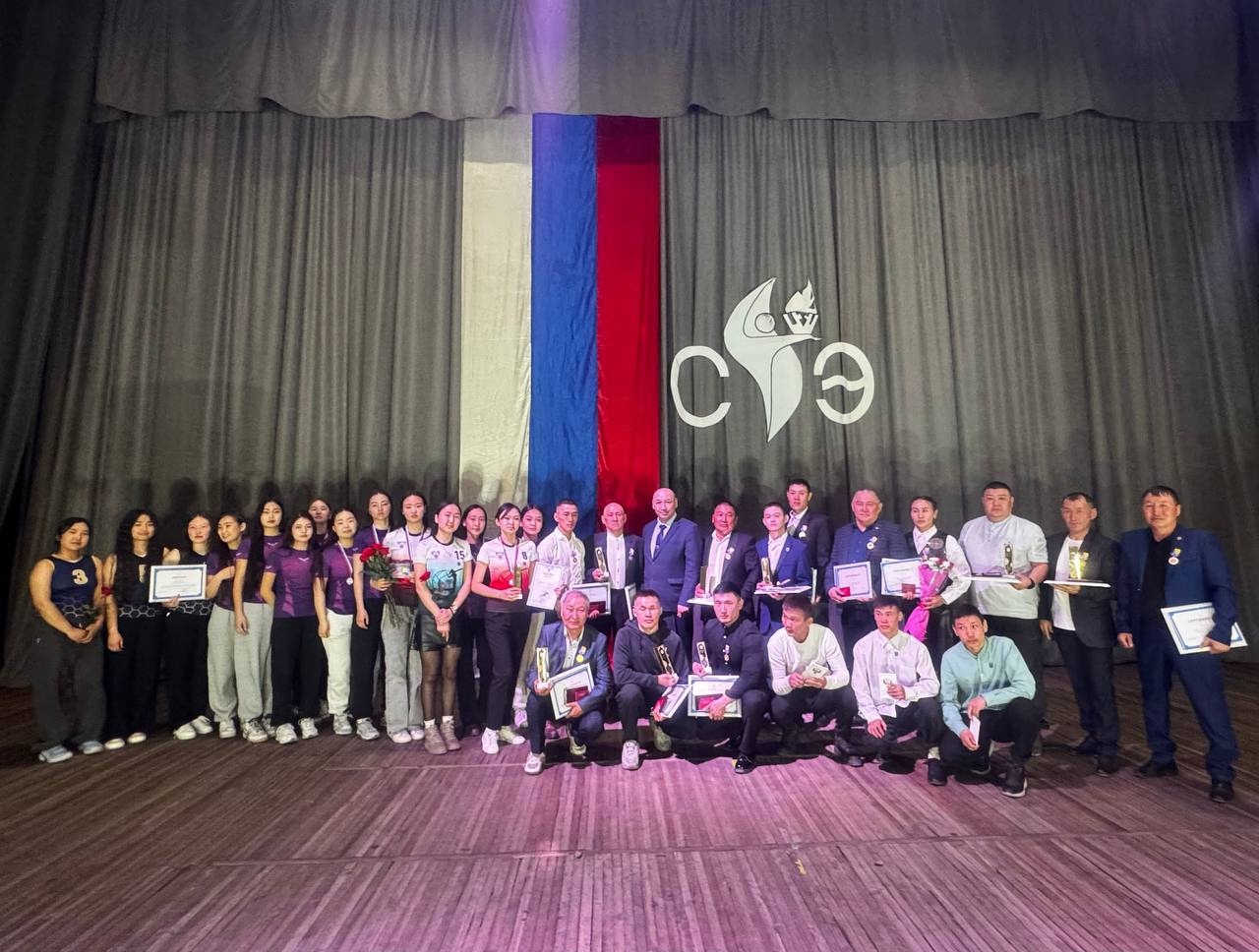 В Ак-Довураке прошло чествование спортсменов города - «Спортивная элита-2024»