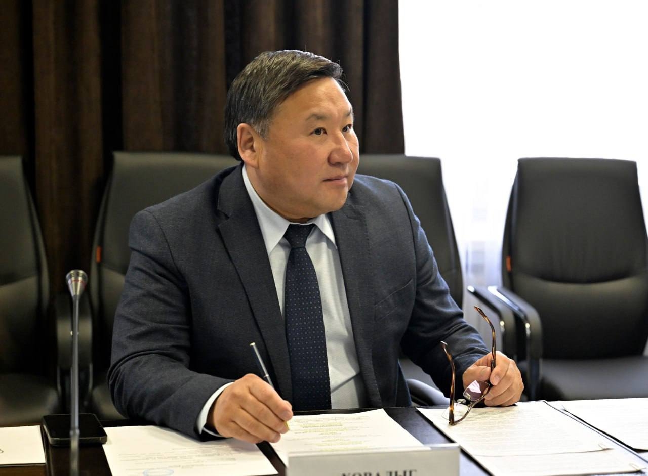 Провел заседание оргкомитета по подготовке к IV Международному буддийскому форуму