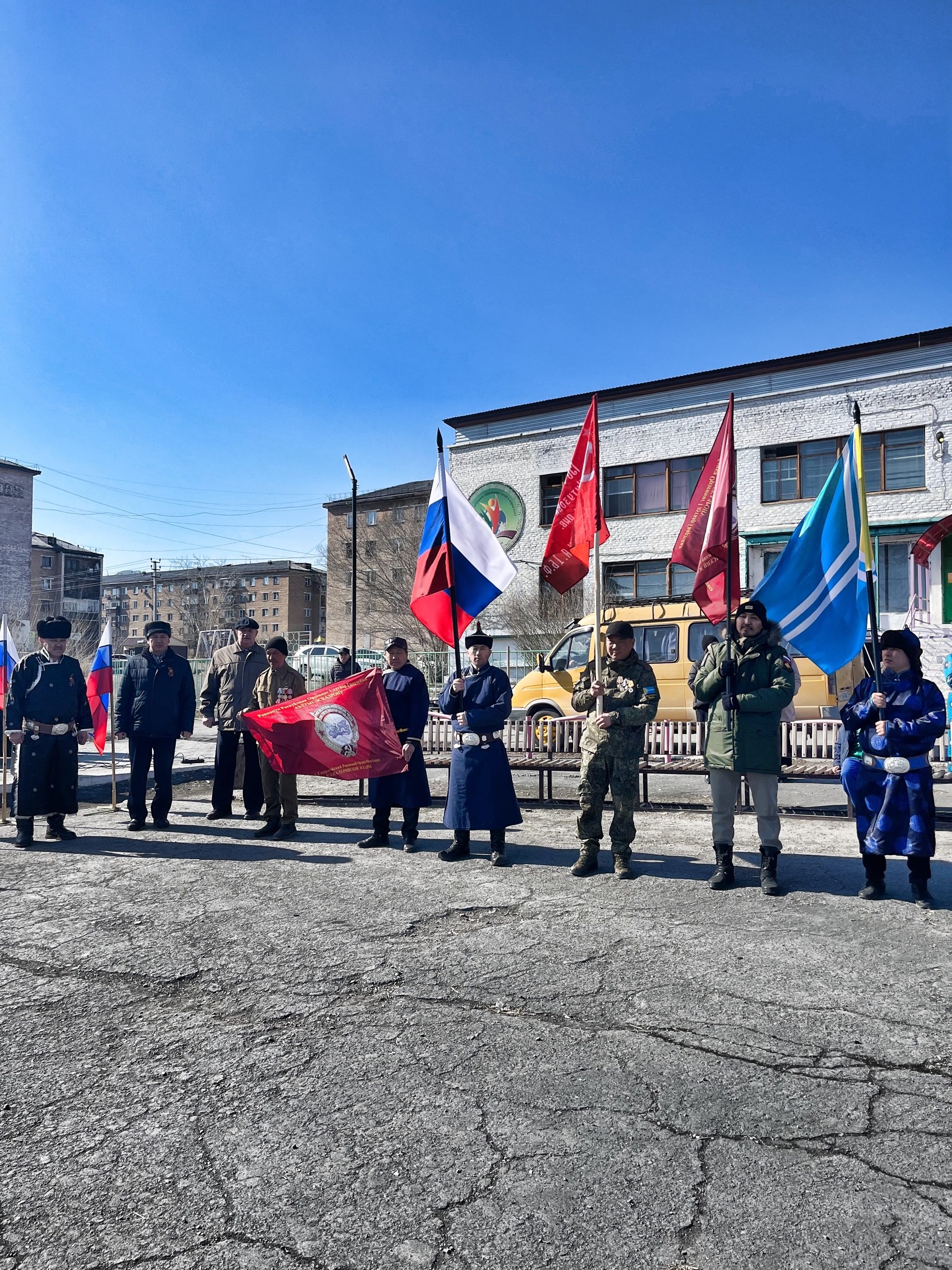 В Ак-Довураке состоялась церемония передачи Знамени Эскадрона тувинских добровольцев