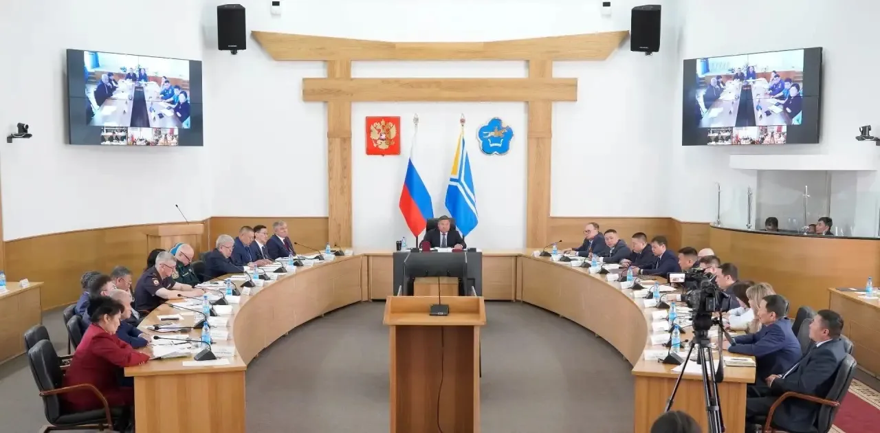 Владислав Ховалыг поручил проверить готовность школ и лагерей к летнему сезону