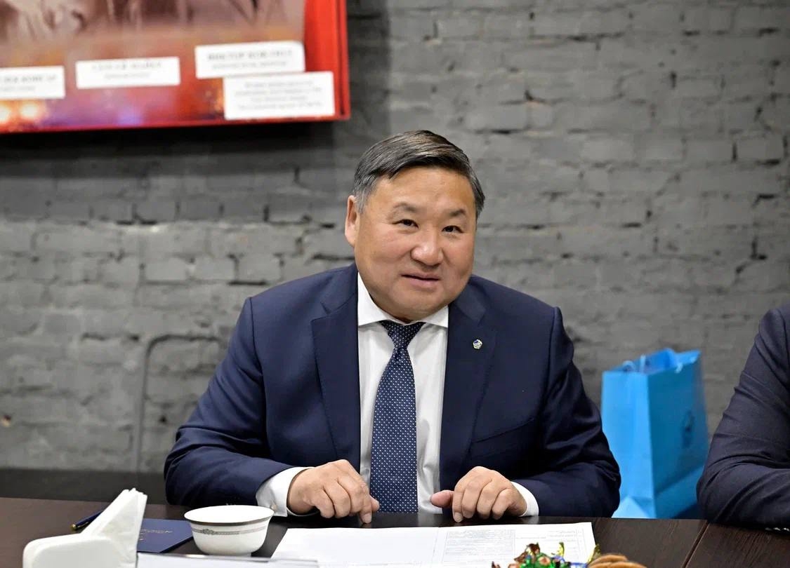 Перед торжественной церемонией закрытия Года защитника Отечества в Туве встретился с участниками специальной военной операции