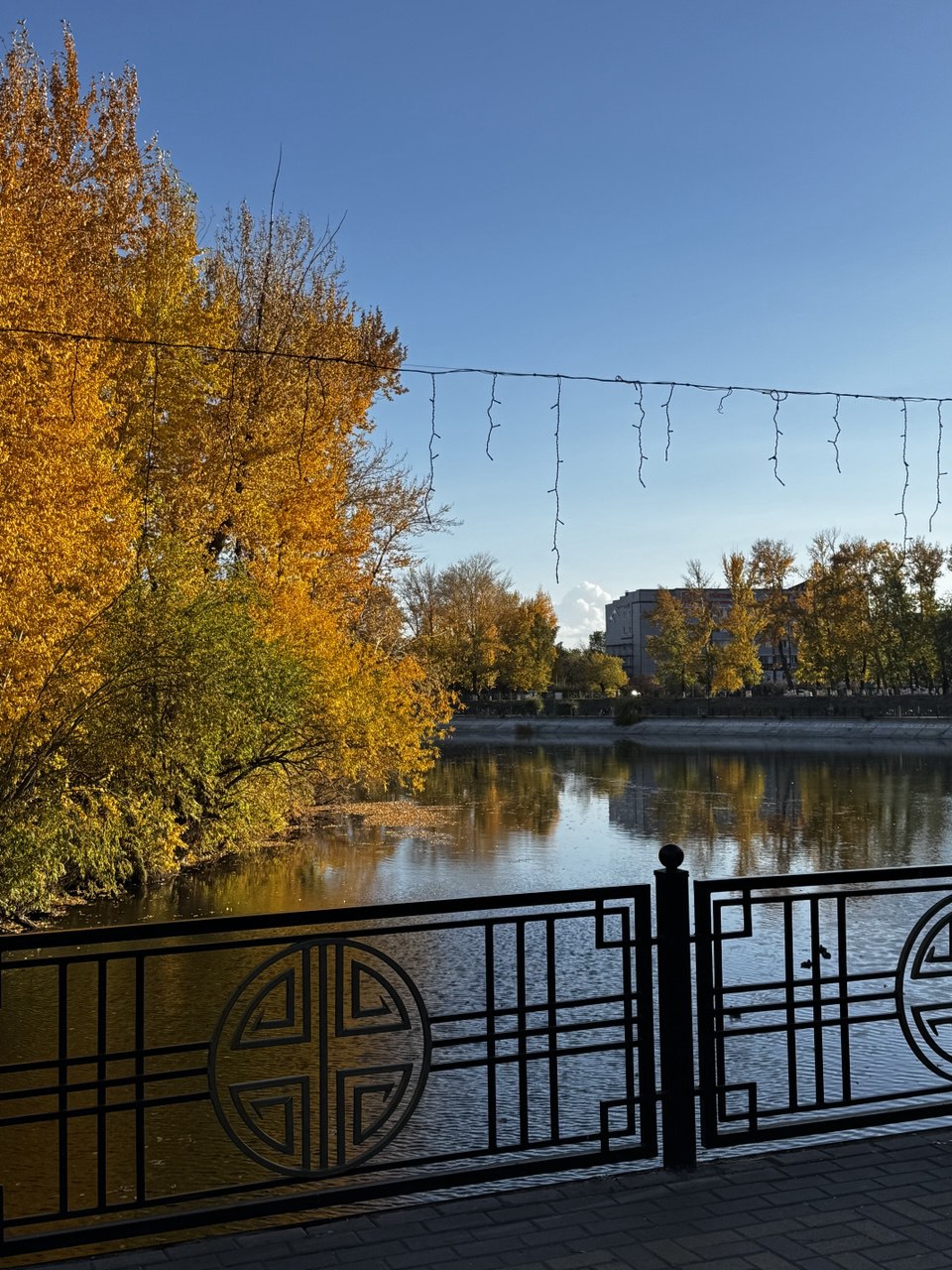 Роспотребнадзор обращает внимание граждан на необходимость соблюдения мер профилактики клещевых инфекций в осенний период. Роспотребнадзор обращает внимание граждан на необходимость соблюдения мер профилактики клещевых инфекций в осенний период.