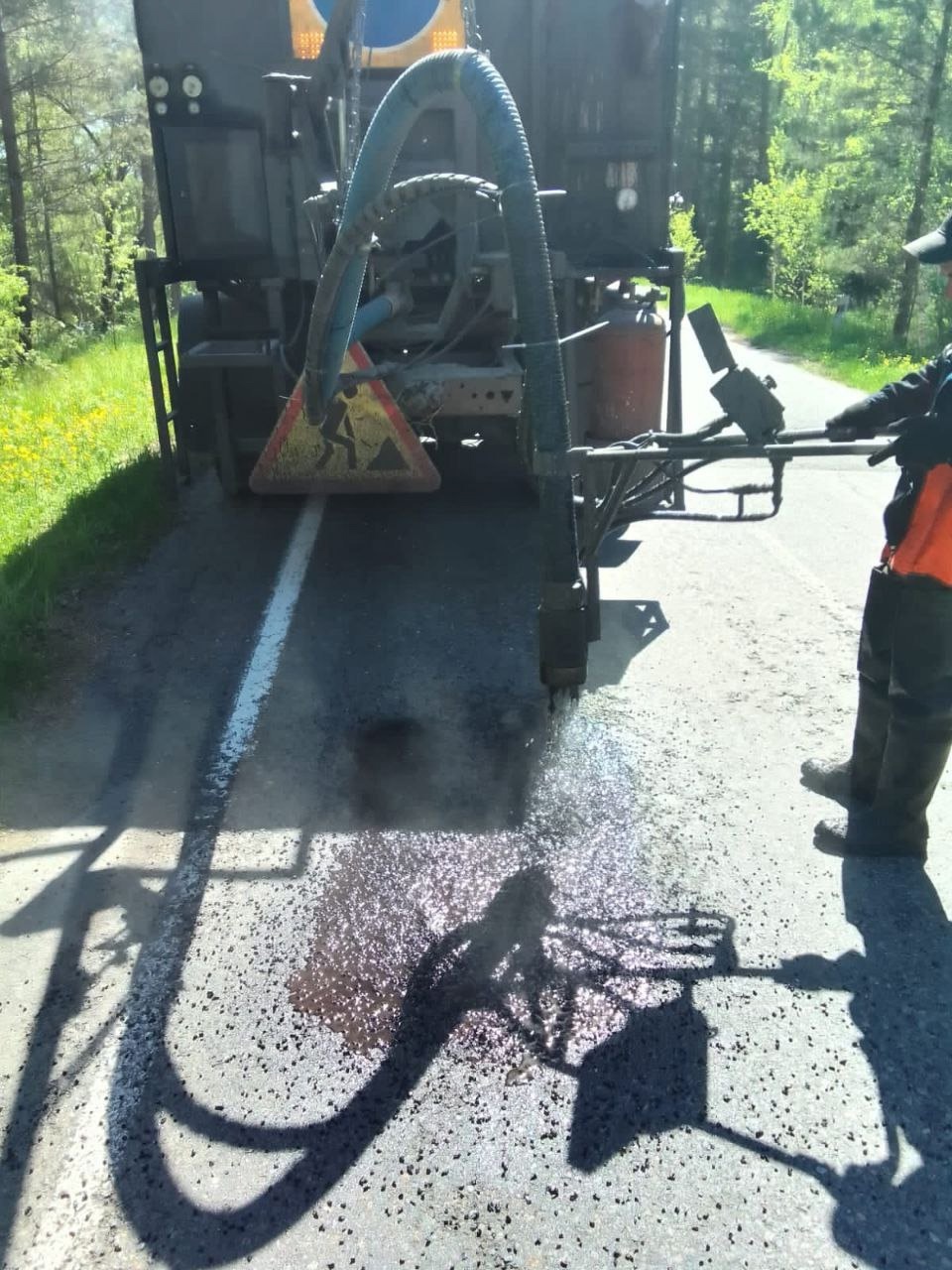 Дорожные службы Тувы активно работают над поддержанием качества дорожного полотна