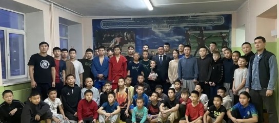 В ээрбекской школе им. О.К. Оолака открыли стенд и витрину, посвященные генерал-майору Чанмыру Удумбара