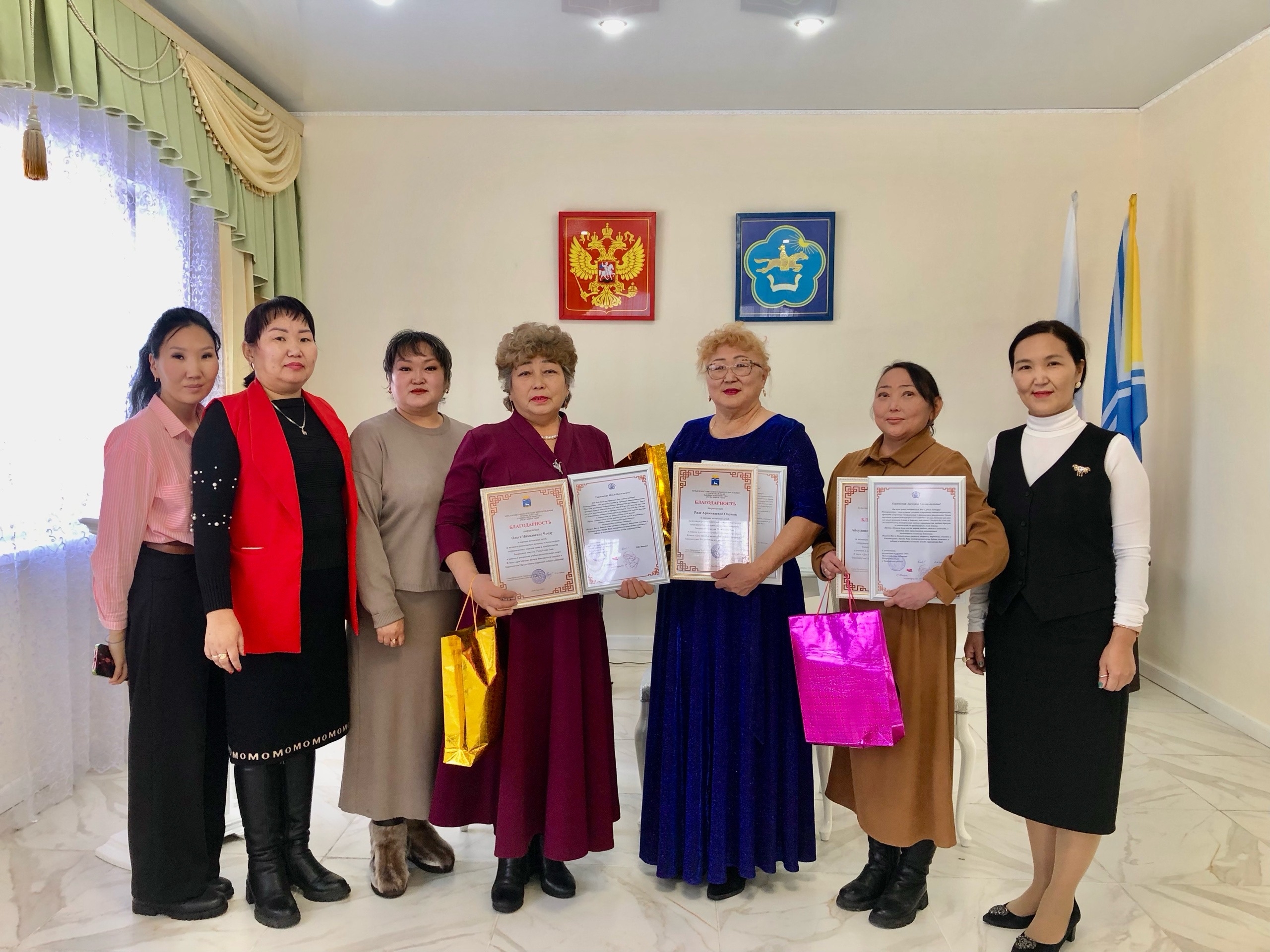 В Тандинском районе чествовали приемные семьи в преддверии Дня матери