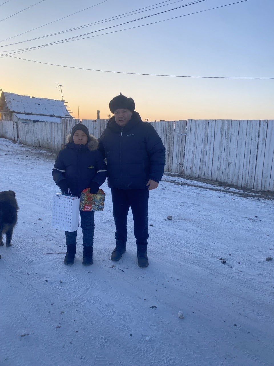 Сүт-Хөл кожууннуң депутаттары кожуунда чурттап турар уругларның күзелдерин күүседип, "Күзелдер шивизи" деп буянныг болгаш ачы-буян акциязынга киришкеннер