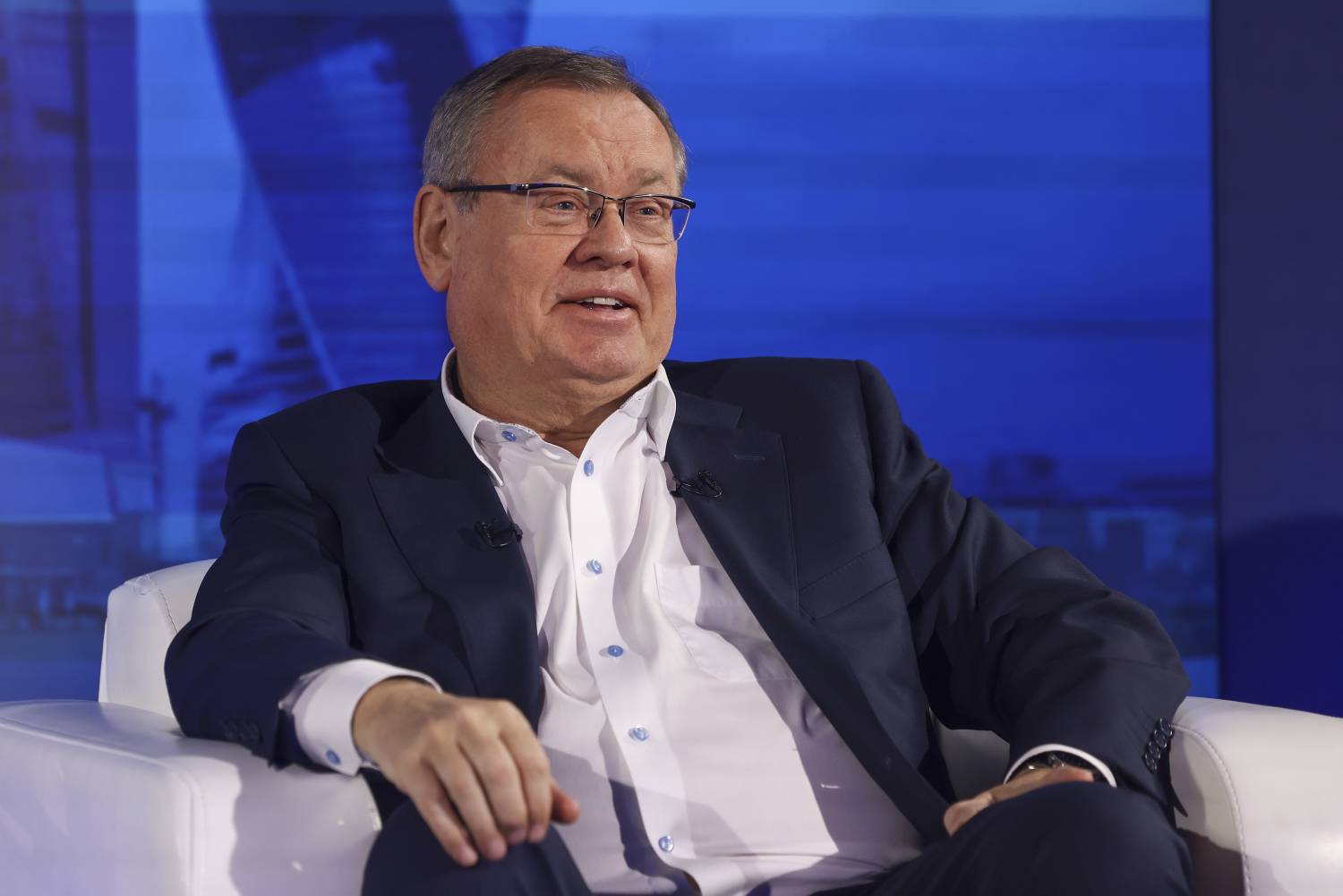 Глава ВТБ Андрей Костин предложил расширить полномочия банков в борьбе с дропами