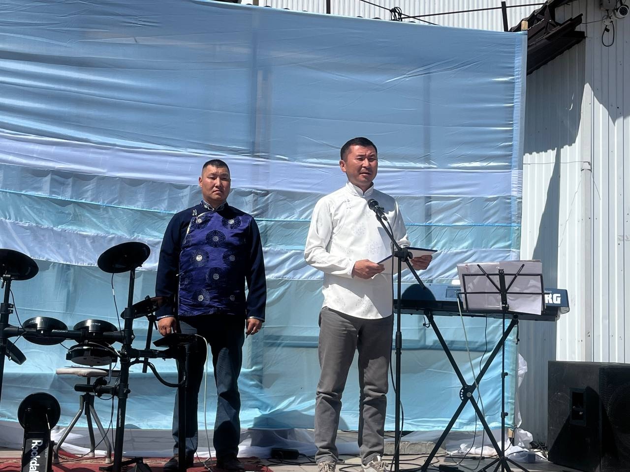 Тыва Республиканың Хүнү-биле, Чаа-Хөлдүң ажыл-ишчи чонунга байыр чедирбишаан, культура ажылдакчыларының уян-чараш ырыларын дыңнап байырлалды демдегледивис