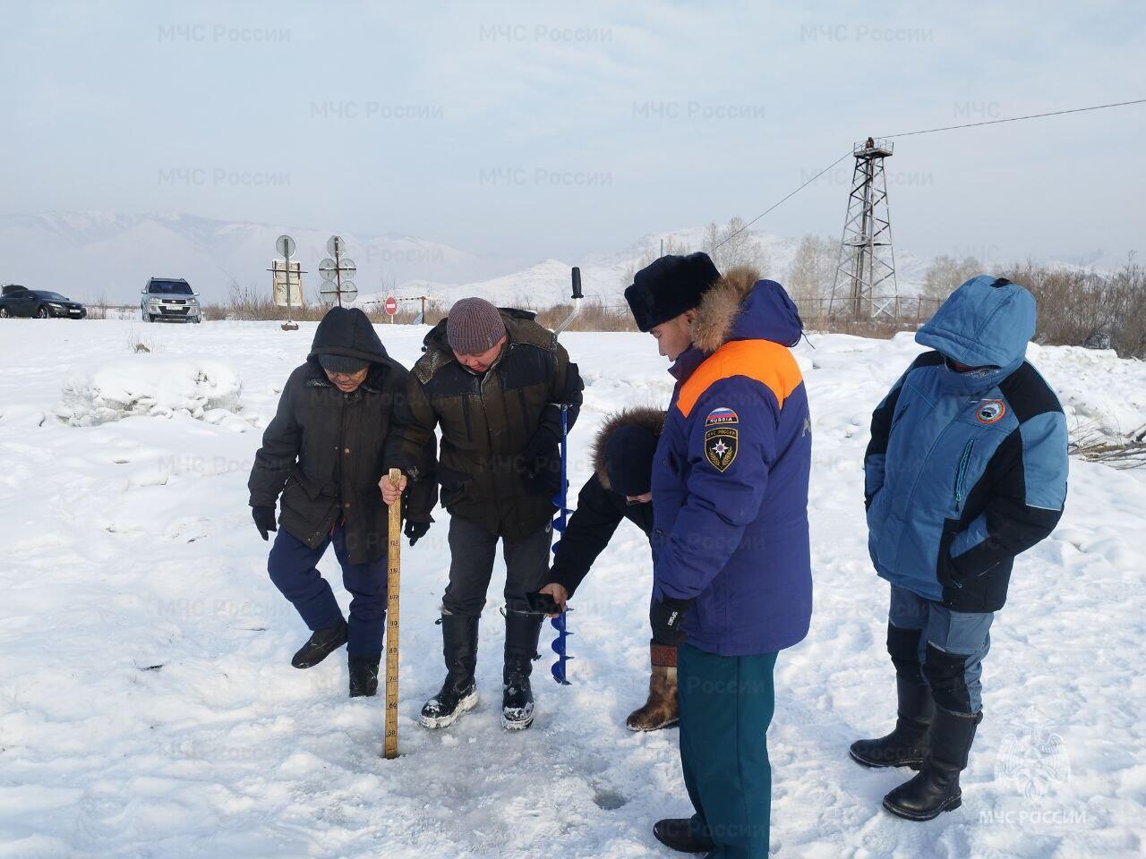 В Туве введены ограничения грузоподъёмности для ледовой переправы «Эйлиг-Хем»