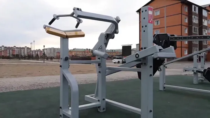 В этом году город продолжит развивать спортивную инфраструктуру. Благодаря сотрудничеству со Сбером и федеральной поддержке в Кызыле появятся новые современные спортивные площадки с тренажерами.