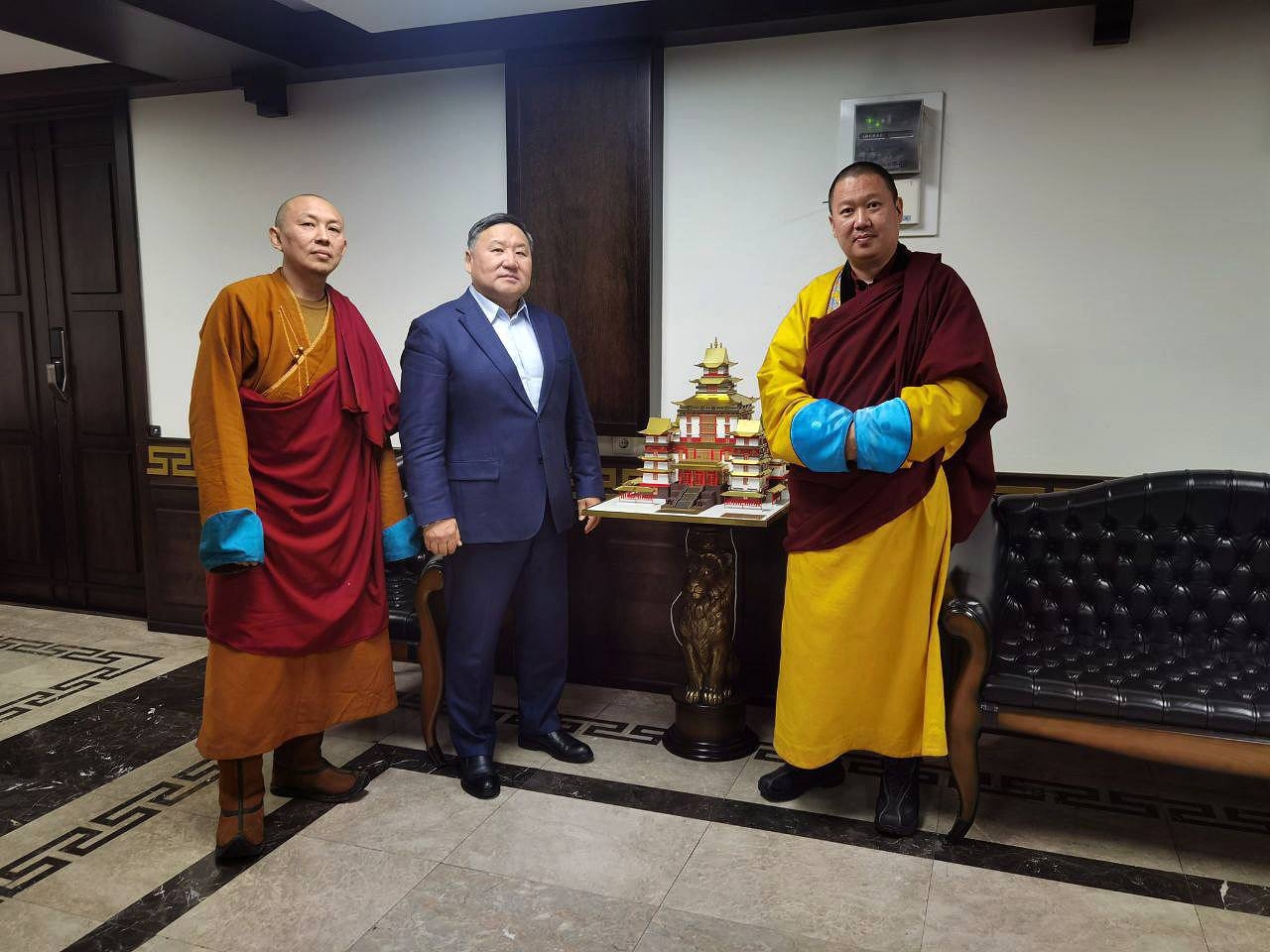 Сегодня провел встречу с Камбы-ламой республики и моим советником Игорем башкы