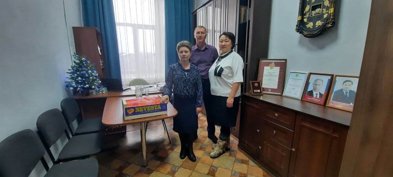 Накануне новогодних торжеств, народные избранники города Туран инициировали благотворительную акцию, в рамках которой были собраны денежные средства