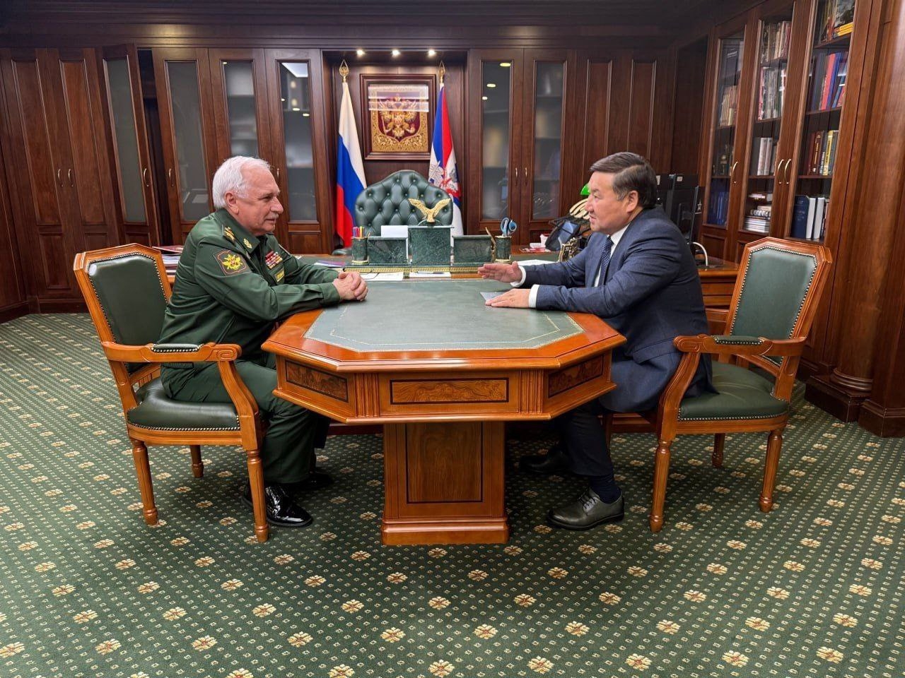 В Москве встретился с заместителем министра обороны Российской Федерации — начальником Главного военно-политического управления Вооруженных Сил России, генералом армии Виктором Горемыкиным