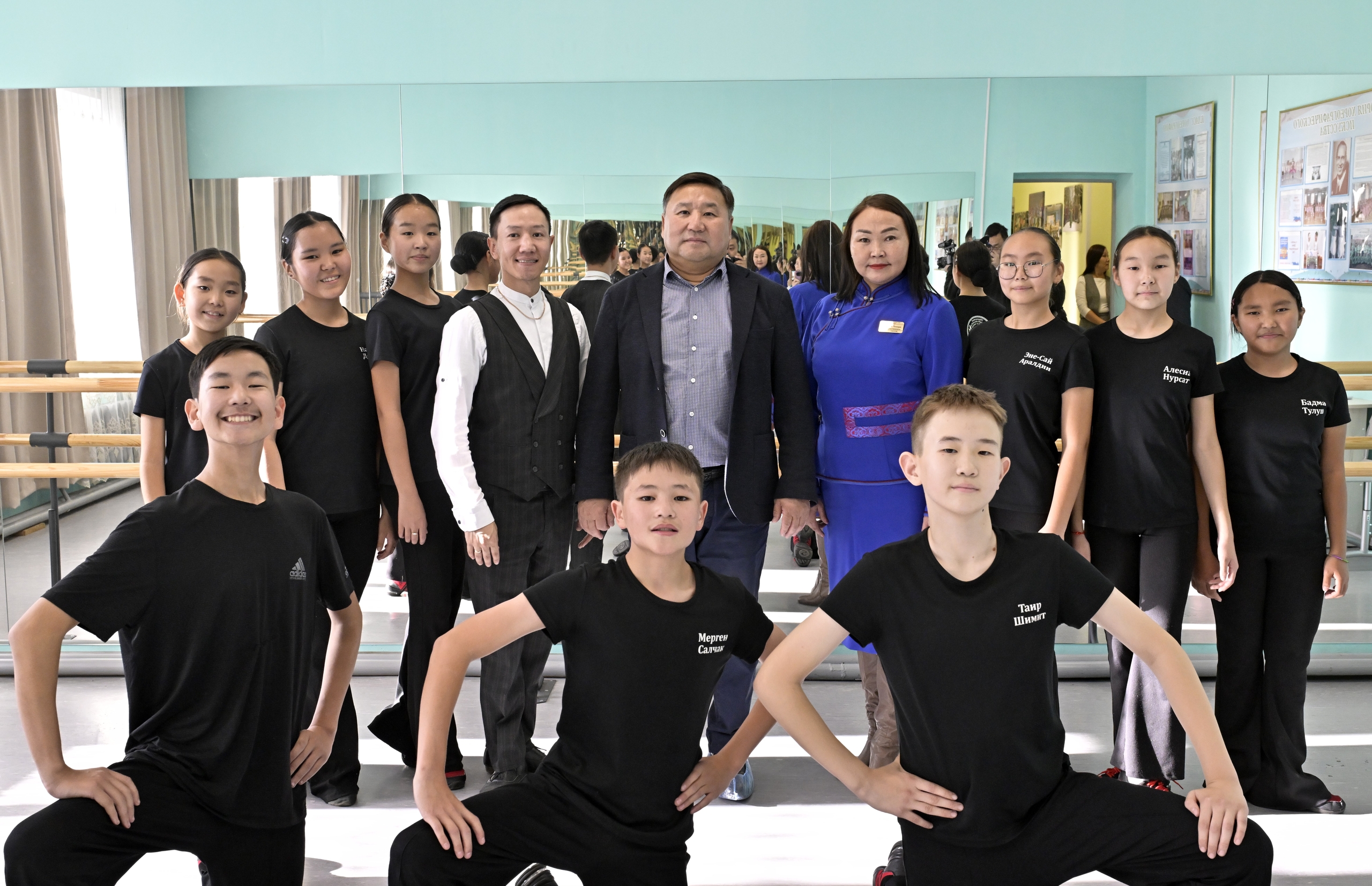 Владислав Ховалыг посетил социальные объекты Эрзинского и Тес-Хемского районов, обновленные по линии национальных проектов Владислав Ховалыг посетил социальные объекты Эрзинского и Тес-Хемского районов, обновленные по линии национальных проектов