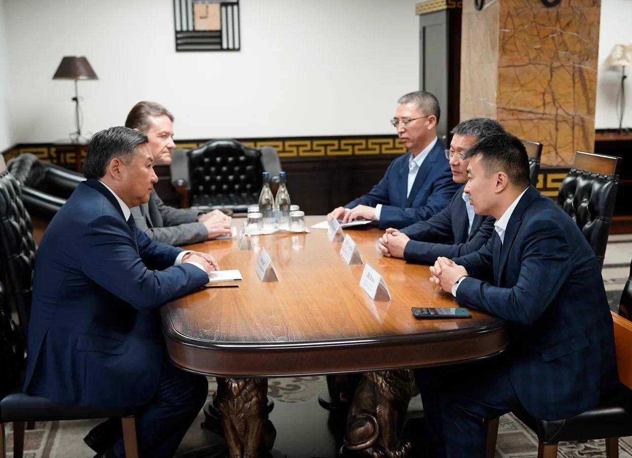 Глава Тувы провел рабочую встречу с руководством корпорации «Цзыцзинь майнинг»
