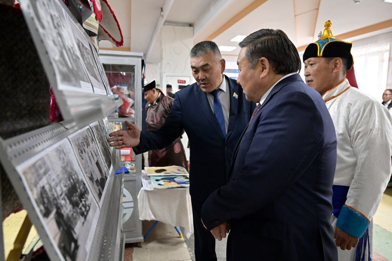 Барун-Хемчикский кожуун торжественно отметил свой вековой юбилей – 100 лет  со дня образования. Кожуун по праву считается одним из самых значимых районов республики. Его история неразрывно связана с развитием всей Тувы. Выдающиеся личности, родившиеся и в Барун-Хемчикский кожуун торжественно отметил свой вековой юбилей – 100 лет  со дня образования. Кожуун по праву считается одним из самых значимых районов республики. Его история неразрывно связана с развитием всей Тувы. Выдающиеся личности, родившиеся и в