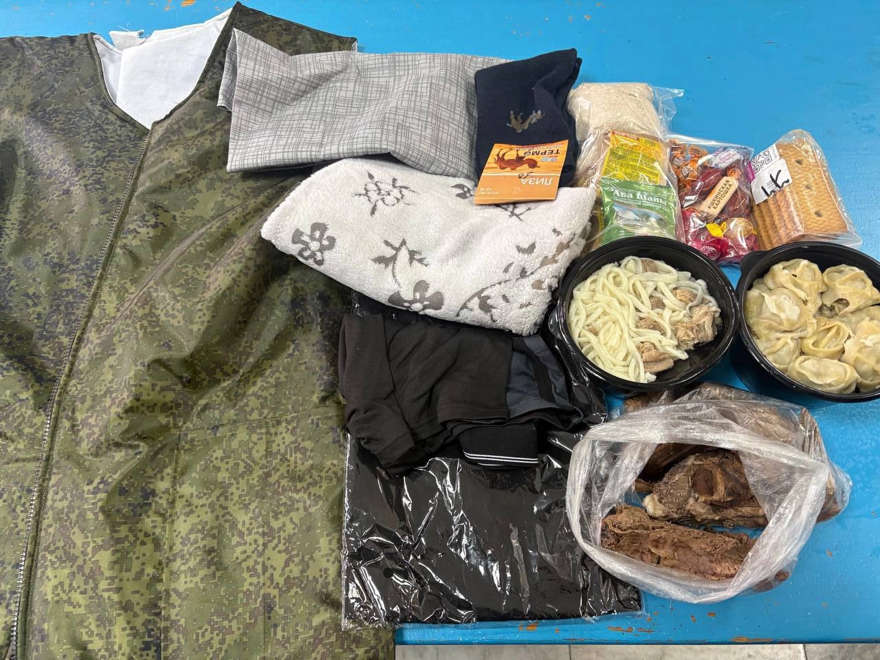 Волонтеры и советник Полпредства посетили раненых в госпитале ветеранов войн №2 в Москве