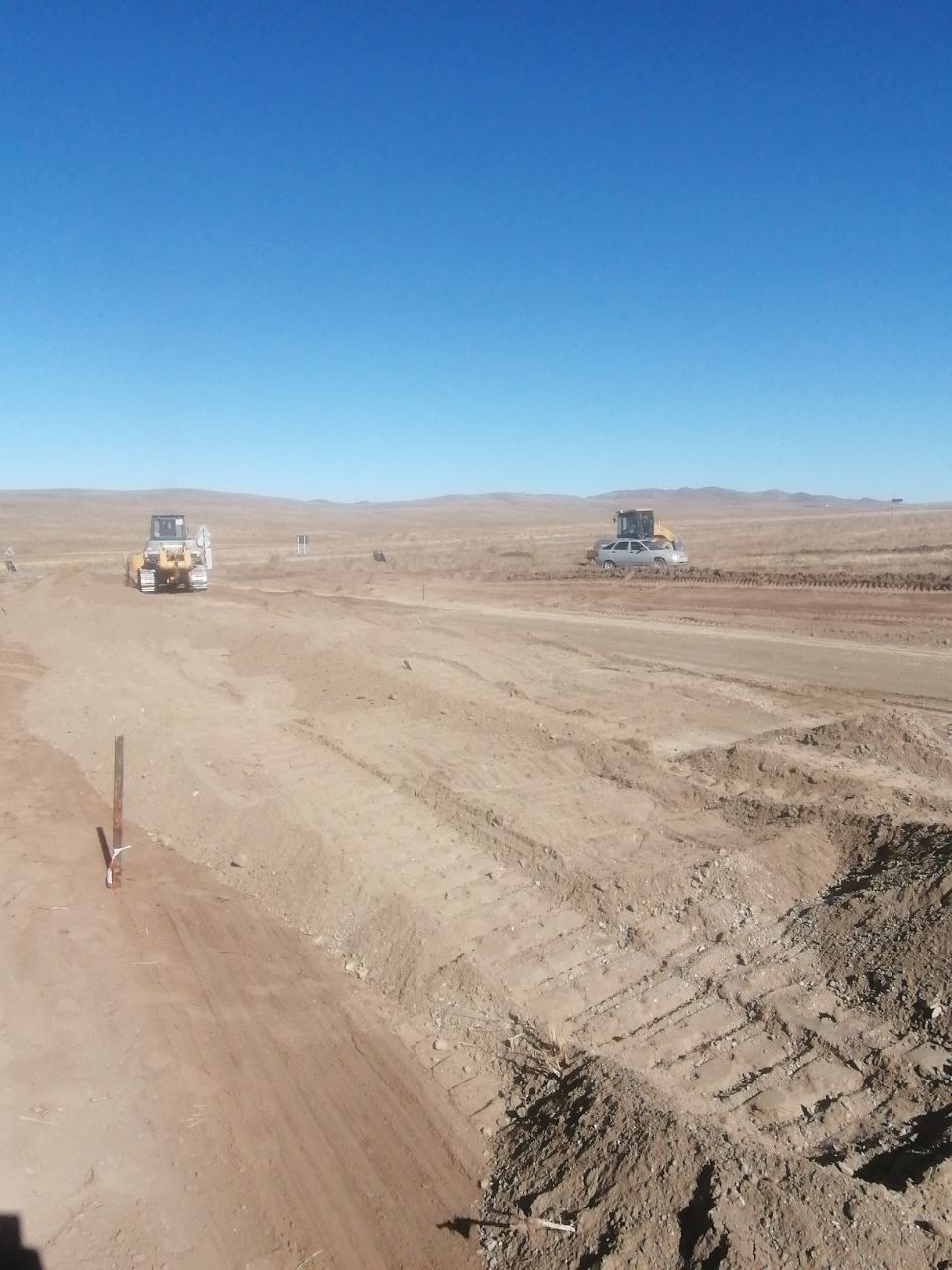 Председатель администрации Дзун-Хемчикского кожууна сообщил в своем блоге, что с сегодняшнего дня начались работы по асфальтированию дороги в село Шеми. Председатель администрации Дзун-Хемчикского кожууна сообщил в своем блоге, что с сегодняшнего дня начались работы по асфальтированию дороги в село Шеми.