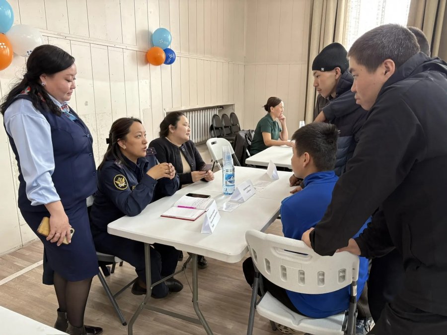 В Туве прошел региональный этап ярмарки "Работа России. Время возможностей"