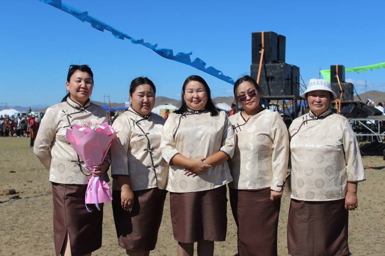 Уважаемая Сержи Чылбар-ооловна и коллектив финансового управления Дзун-Хемчикского кожууна! Уважаемая Сержи Чылбар-ооловна и коллектив финансового управления Дзун-Хемчикского кожууна!