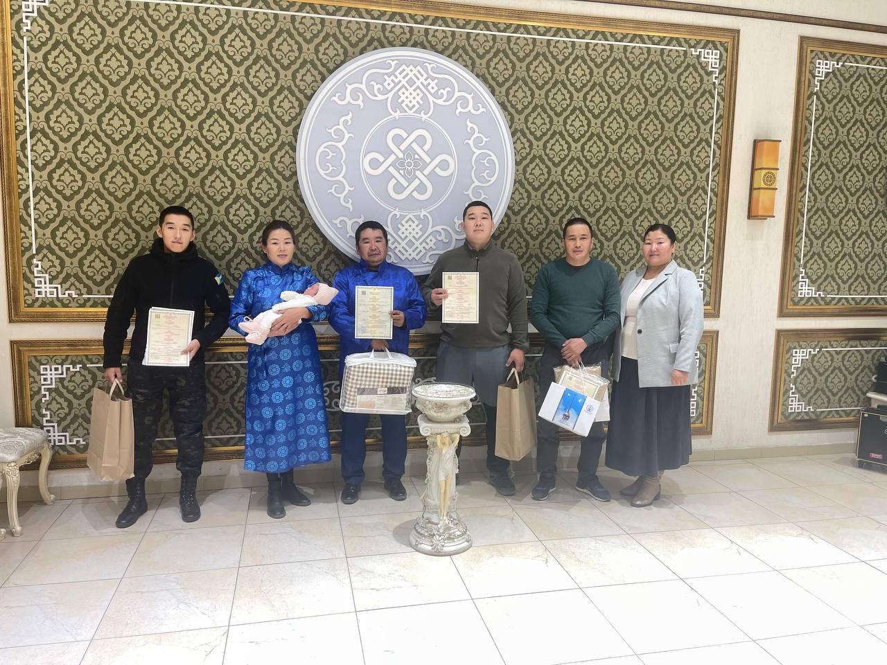 Ко Дню отцов 16 октября 2025 года в органе ЗАГС в Кызыле и Кызылском районе проведено торжественное чествование отцов новорожденных детей. Ко Дню отцов 16 октября 2025 года в органе ЗАГС в Кызыле и Кызылском районе проведено торжественное чествование отцов новорожденных детей.