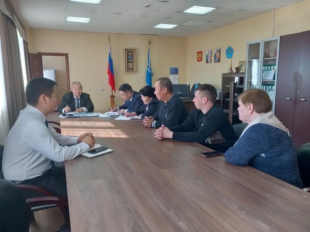 В Минсельхозе Тувы обсудили подготовку к весенне-полевым работам в Барун-Хемчикском кожууне<p>25 марта 2026 года в Министерстве сельского хозяйства и продовольствия Республики Тыва под руководством министра Юрия Оруспая состоялось рабочее совещание с учас