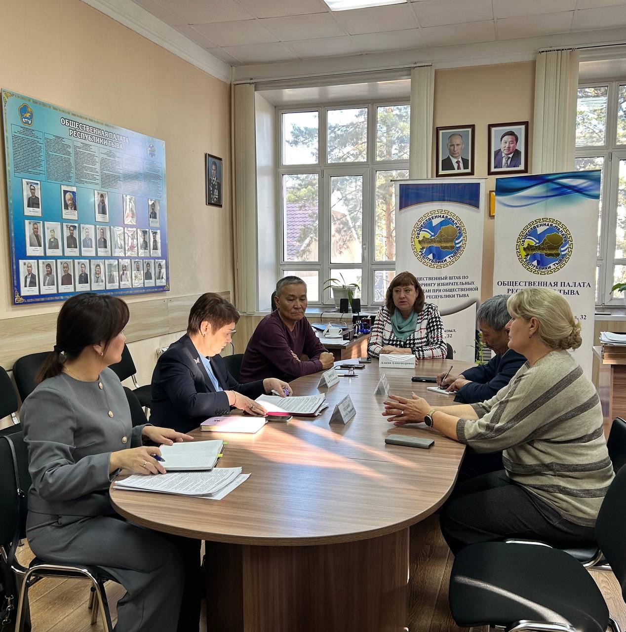 В Общественной палате Тувы была организована пресс-конференция, посвященная проведению всероссийской просветительской акции «Большой этнографический диктант». В 2025 году это мероприятие станет частью программы Международного фестиваля «Народы России и СН В Общественной палате Тувы была организована пресс-конференция, посвященная проведению всероссийской просветительской акции «Большой этнографический диктант». В 2025 году это мероприятие станет частью программы Международного фестиваля «Народы России и СН