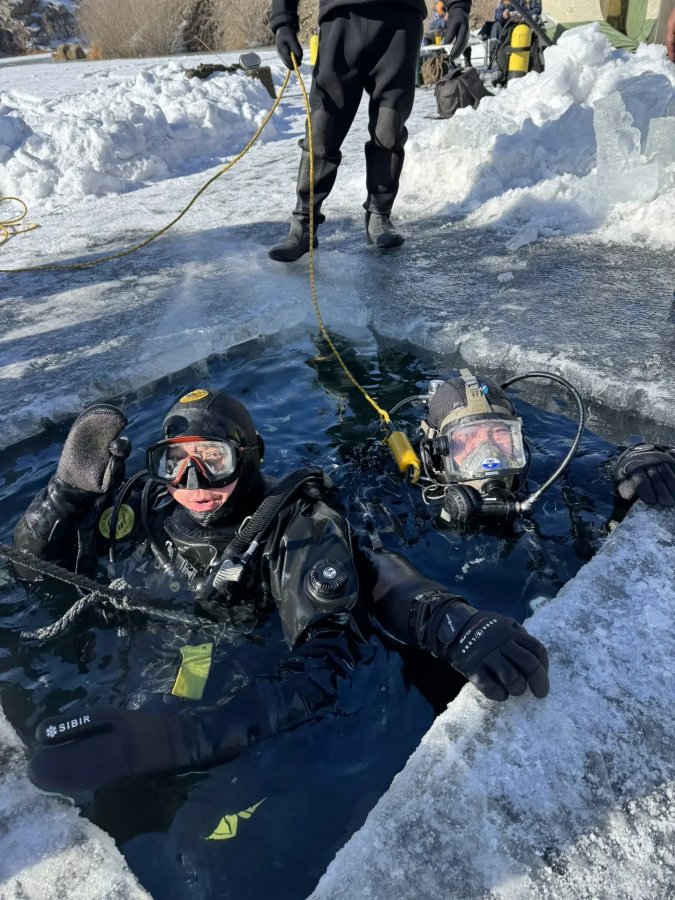 Водолазы-спасатели Службы ГО и ЧС Тувы провели тренировку в экстремальных условиях
