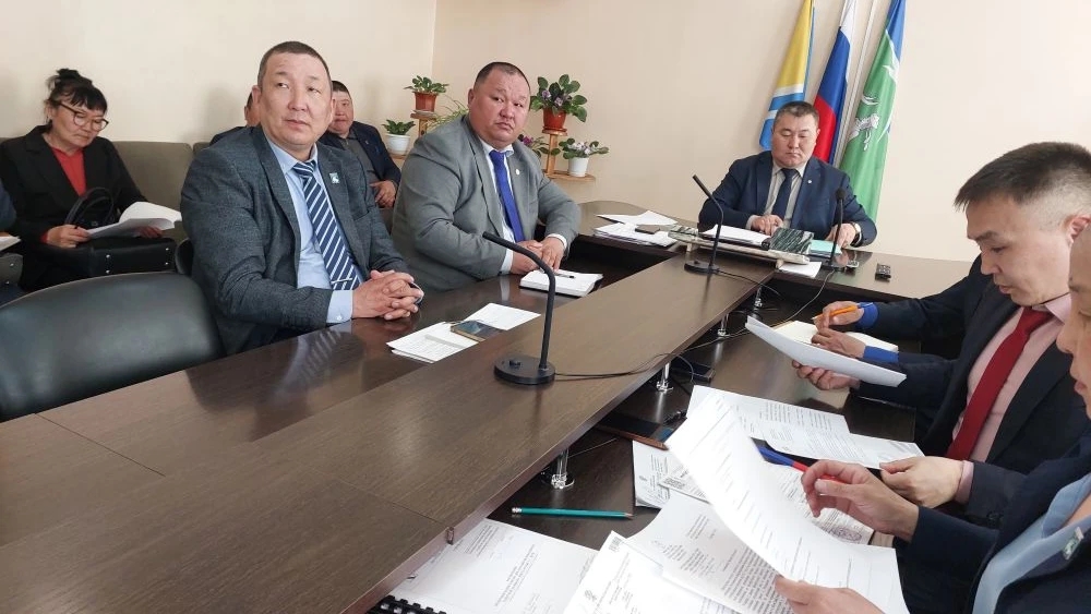 Руководство Бай-Тайгинского кожууна присоединилось к ежегодному докладу Главы республики Тыва Владислава Ховалыга