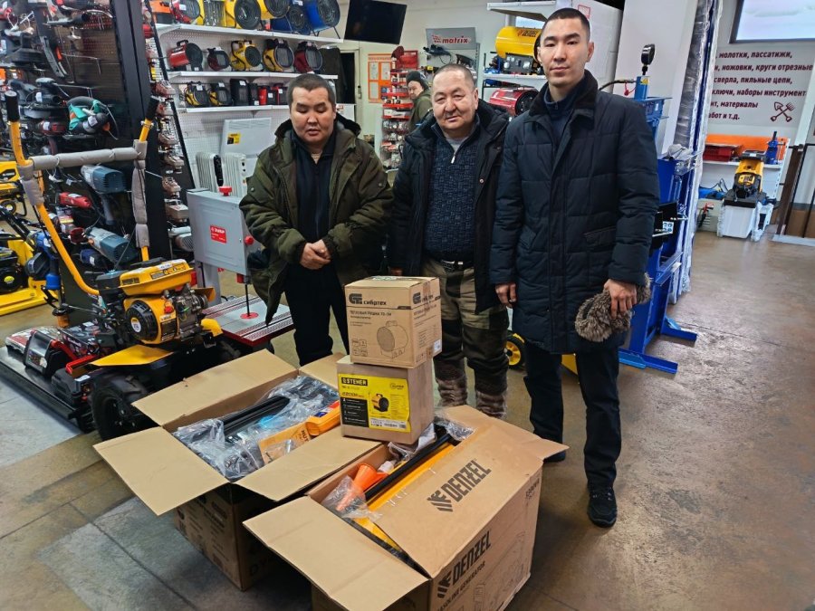 Тува собирает подарки перед Шагаа: Тоджинский кожуун передал помощь для земляков на СВО