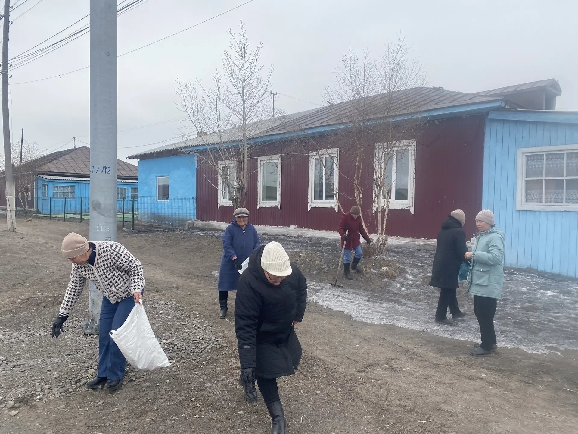 Еженедельно проводится в сумонах субботники и уборка мусора в каждом учреждении