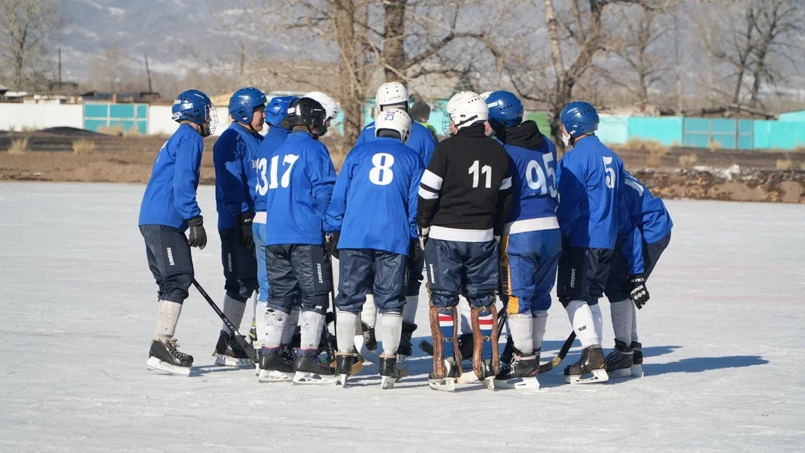 В Дзун-Хемчикском районе прошел республиканский турнир по хоккею с мячом