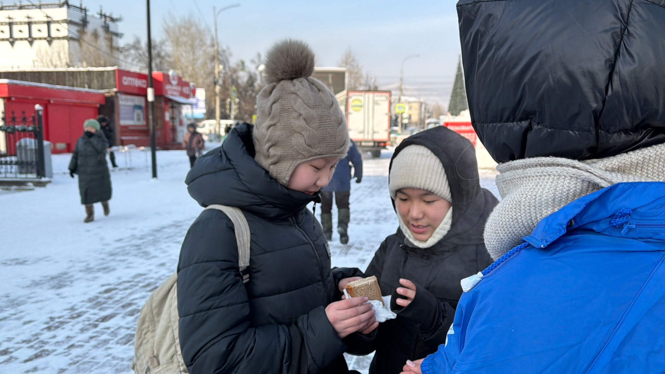 В Республике Тыва при поддержке Единой России стартовала акция «Блокадный хлеб»