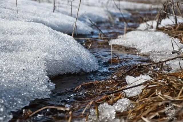 МЧС Тувы призвало жителей республики подготовиться к интенсивному таянию снега и подтоплению низин