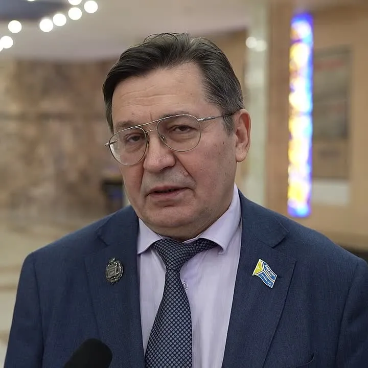 Депутат Верховного Хурала (парламента) Республики Тыва Андрей Листков в послании Главы Тувы Владислава Ховалыга отметил позитивное изменение в сторону финансовой устойчивости региона: впервые за десятилетия бюджет на 2026 год предусмотрен с учётом обеспеч
