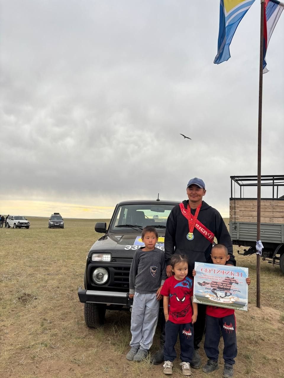 В Тес-Хемском районе Тувы прошли соревнования по конным скачкам «Эзир-Кара-2025» В Тес-Хемском районе Тувы прошли соревнования по конным скачкам «Эзир-Кара-2025»