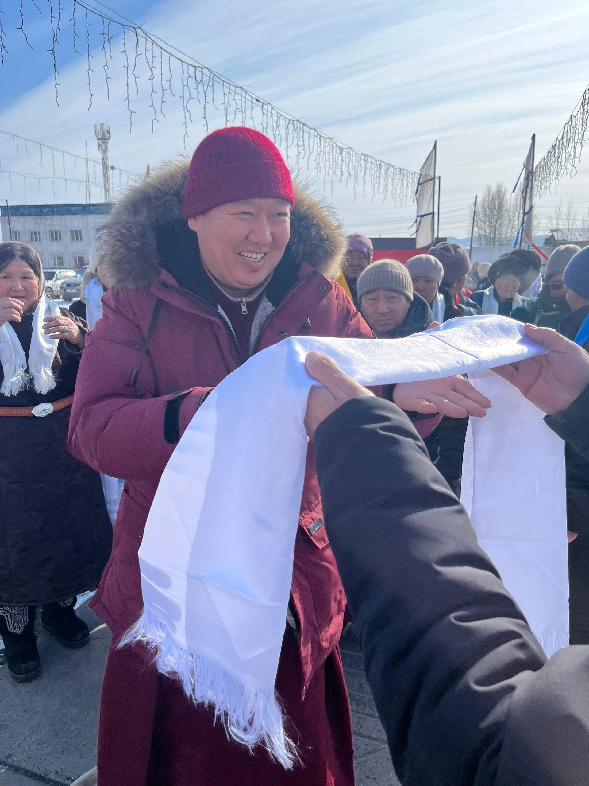 Богун Сут- Хол кожуунга Тыва Республиканын X Камбы Ламазы гелонг Лоден Шераб ( Долаан Александрович Уржанай) болгаш Цеченлинг хурээзинин лама башкылары Шагаанын ак айында чону- биле чолукшуп кээп чораан