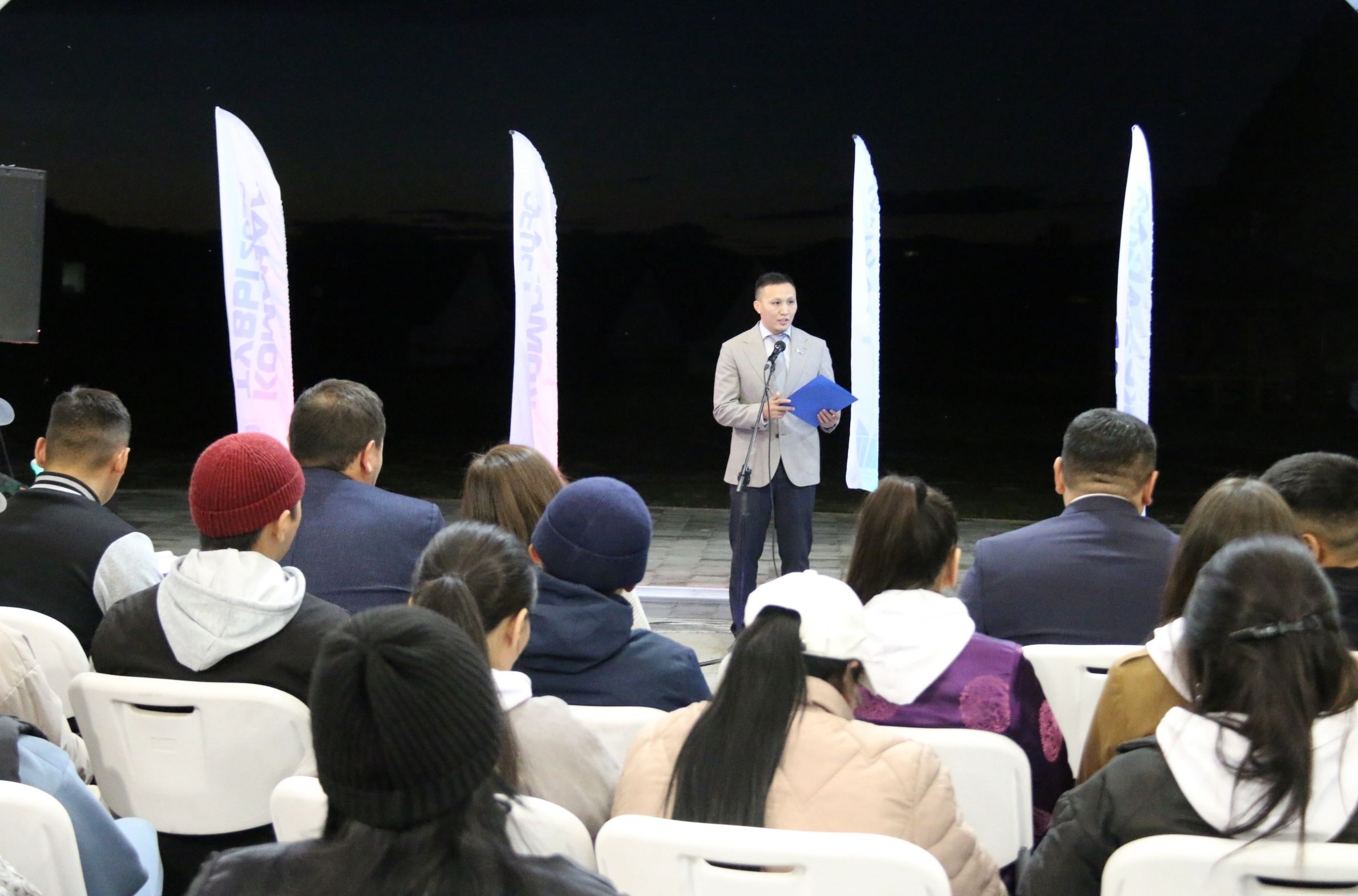 Поприветствовал от имени Верховного Хурала участников Республиканского образовательного форума «Команда Тувы – 2030». За эти годы форум стал важной и, что самое главное, действенной площадкой для нашей молодежи. Поприветствовал от имени Верховного Хурала участников Республиканского образовательного форума «Команда Тувы – 2030». За эти годы форум стал важной и, что самое главное, действенной площадкой для нашей молодежи.