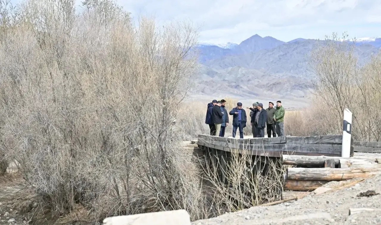 В ходе недавней поездки в Сут-Хольский район осмотрел состояние мостов по дороге в село Ишкин
